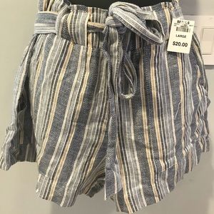 *NWT* Blue Gray Tan Stripped Ladies Shorts